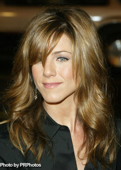 Jennifer Aniston Sedu curly hairstyle