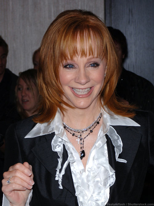 reba-mcentire-medium-layered-hairstyle Reb McEntire with medium layered hairstyle