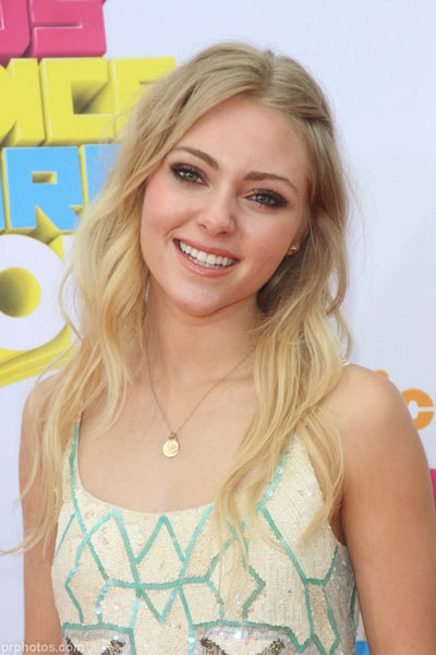 annasophia-robb-hairstyle Anna Sophia Robb with long beachy wavy hair