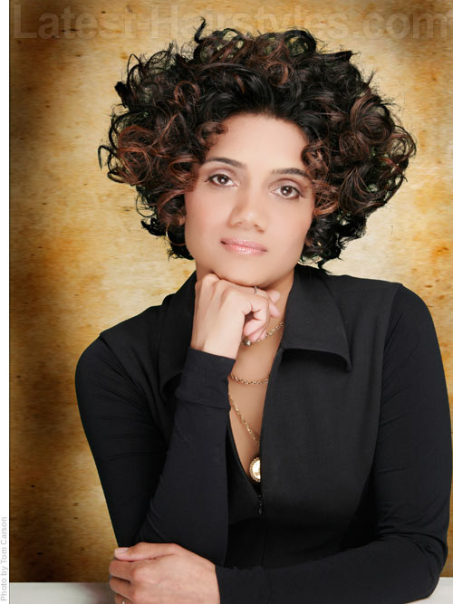 dark-curly-short-haircut Dark short and curly haircut