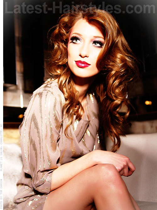 Glamourous Wavy Brunette Retro Style