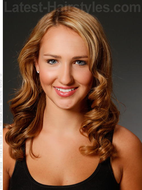 Golden Locks Medium Casual Style with Waves Golden Locks Medium Casual Style with Waves