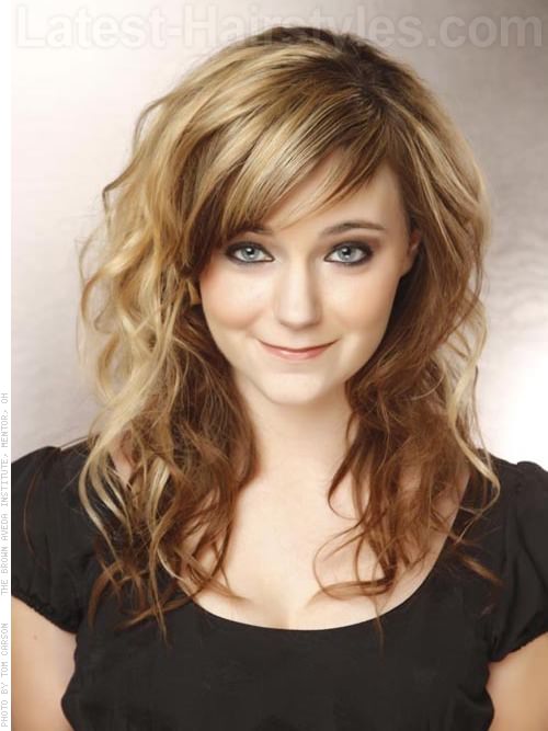 Blonde Highlighted Brunette Style with Waves Blonde Highlighted Brunette Style with Waves