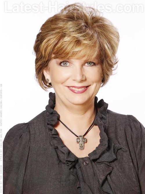 Your Move Wavy Blonde Short Sculpted Cut with Volume Your Move Wavy Blonde Short Sculpted Cut with Volume