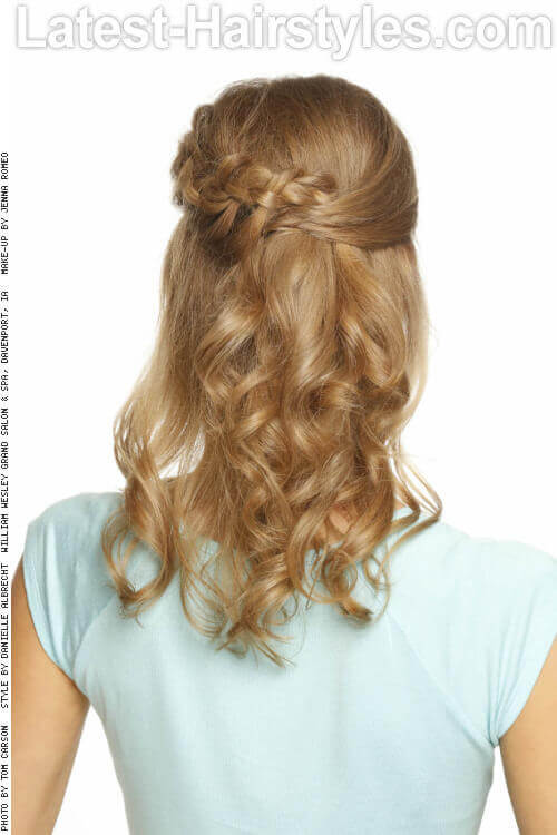 Pinning some pilus upwards allows y'all to maintain some length around your human face upwards 23 Gorgeous Formal Half Updos You’ll Fall In Love With