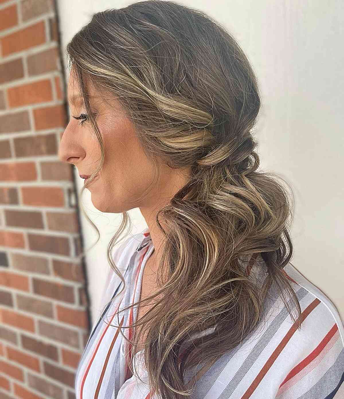A long side ponytail is beingness seen everywhere this yr fourteen Cute Romantic Side Ponytail Ideas for Long Hair