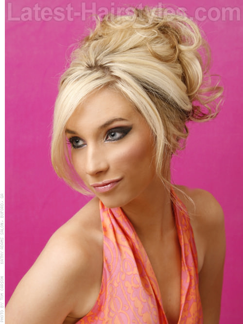 Few things complement a dandy haircut or a superb For Your Hair Bucket List: 46 Side-Swept Bangs