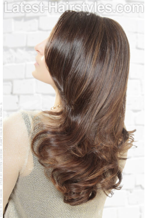 Caramel highlights on chocolate-brown pilus mightiness live just the matter for you lot to boot your brunette hai 34 Sweetest Caramel Highlights on Light to Dark Brown Hair