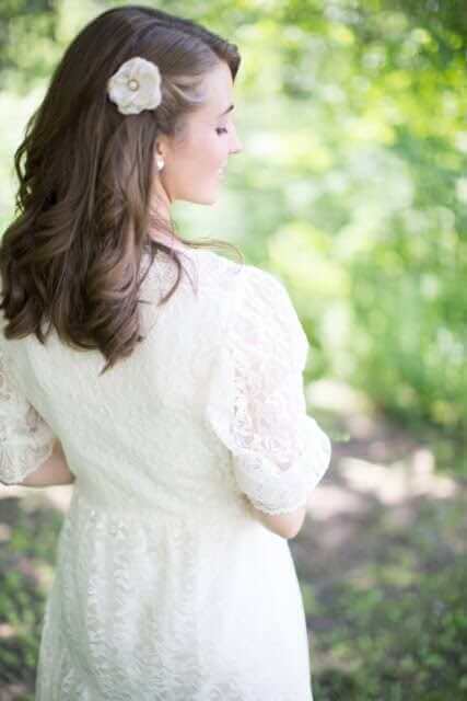 a crisp cool breeze as well as pumpkin spice everything tells us that autumn is officially hither ix Fall Wedding Hair Ideas We Absolutely Adore