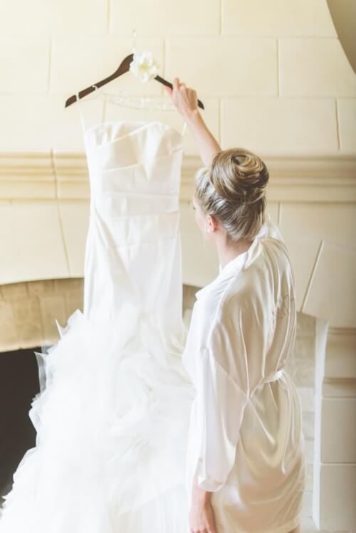a crisp cool breeze as well as pumpkin spice everything tells us that autumn is officially hither ix Fall Wedding Hair Ideas We Absolutely Adore