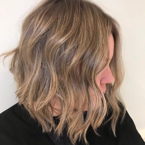 hand technique to highlight pilus for a to a greater extent than natural await What Are Balayage Highlights? Here are xiv Perfect Examples