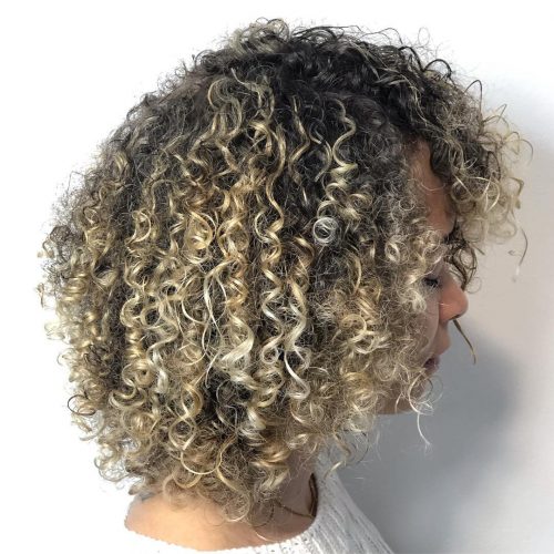 An ombre for curly pilus is a coloring technique for naturally curly pilus that features a d xiv Gorgeous Examples of Ombre for Curly Hair