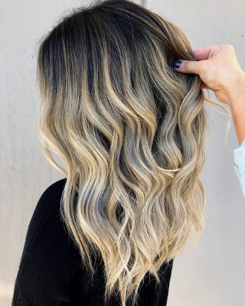 Dark pilus amongst blonde highlights is a pilus color combination that has lightened pieces or 21 Inspiring Examples of Dark Hair amongst Blonde Highlights