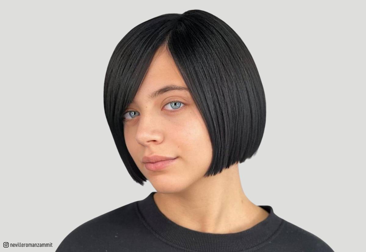 Image of Blunt razor cut bob with side part