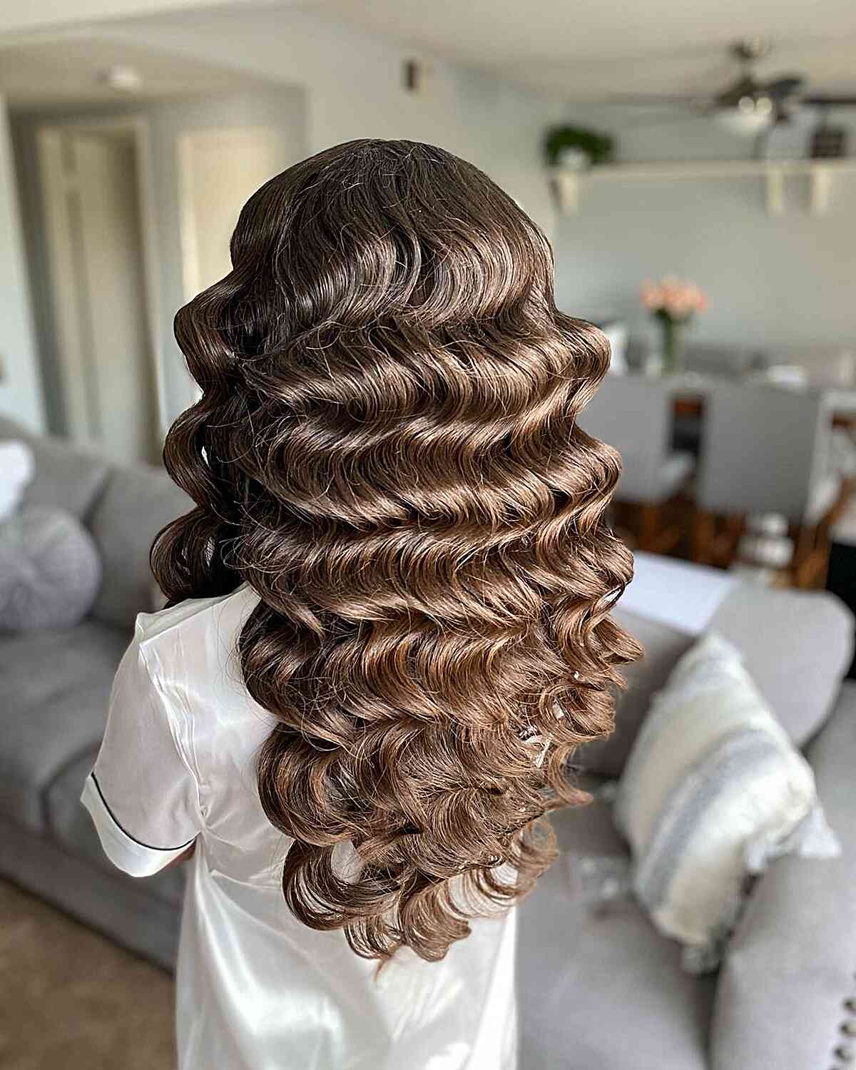 Bouncy Voluminous Hollywood Wavy Style for Long Thick Hair