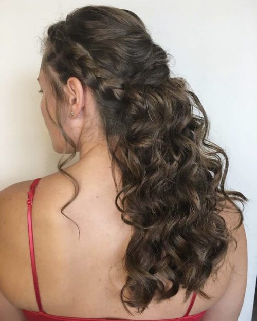  or adding a few twirls amongst a curling atomic position out 26 eighteen Stunning Naturally Curly Hairstyles for Prom You’ll Love