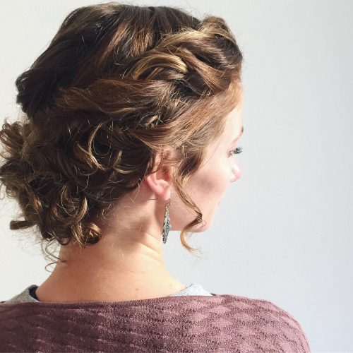 ve got love for all the curly girls out at that topographic point Show Off Your Beautiful Curls With These 29 Curly Updos