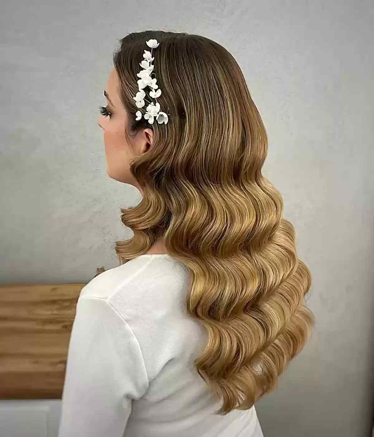 Bridal Hairstyle with Long Old Hollywood Waves