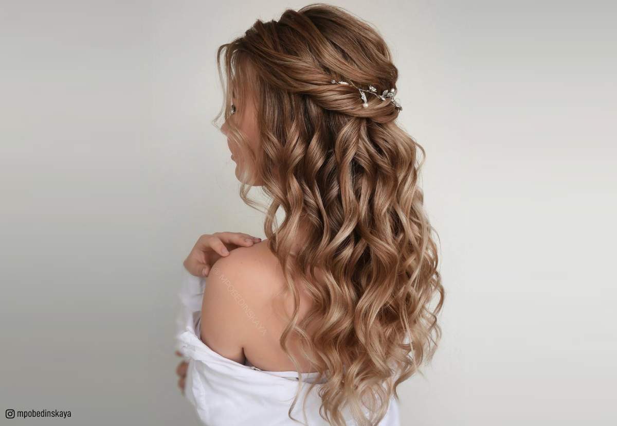 Wedding Hairstyles 2023 Guide: 100+ Ideas [Expert Tips & FAQs]