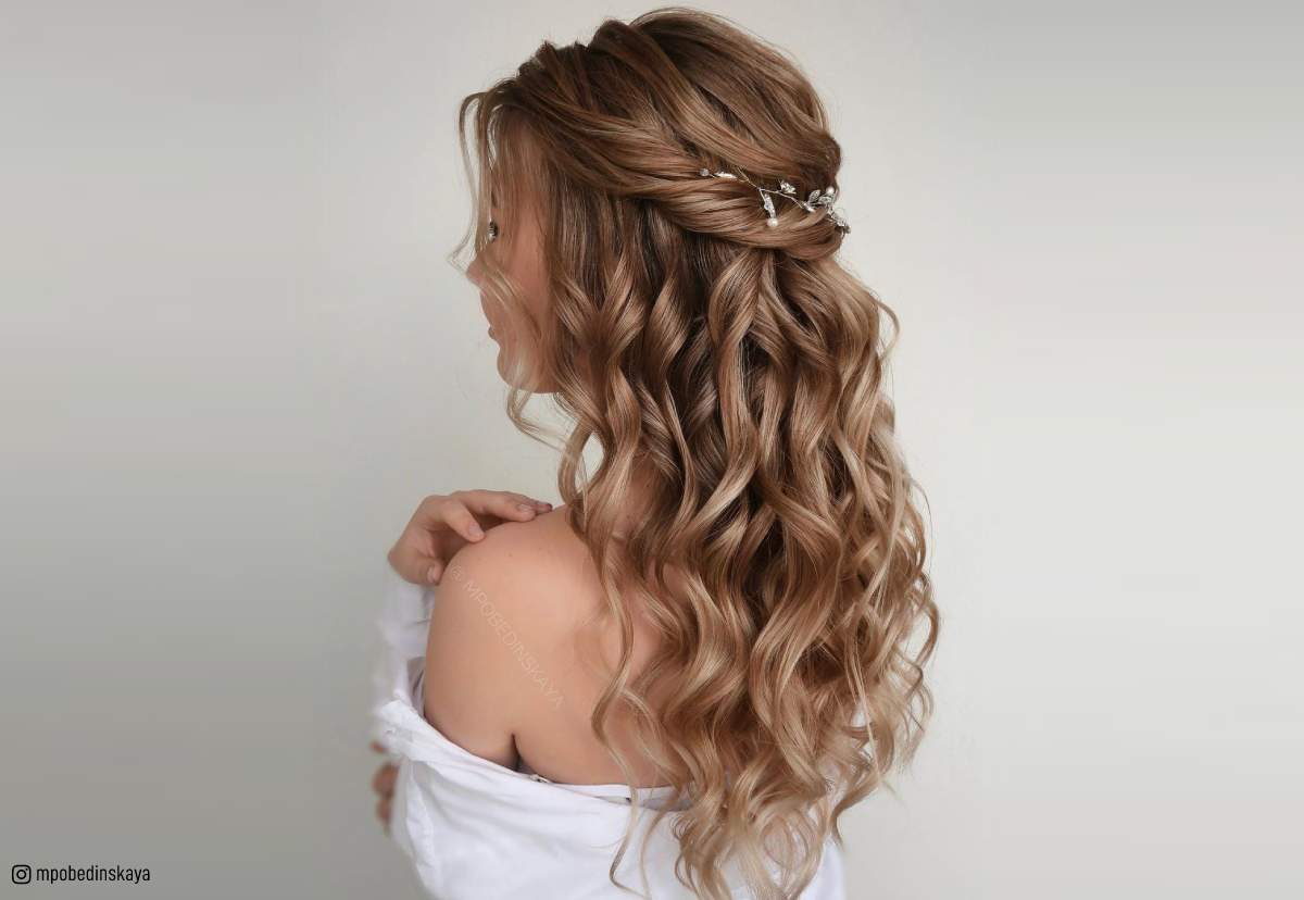 20 Open Hairstyle Ideas for Wedding Functions