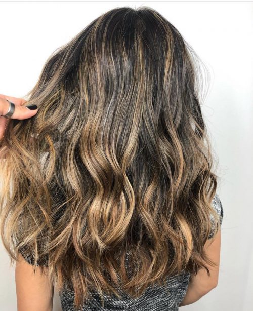 hand technique to highlight pilus for a to a greater extent than natural await What Are Balayage Highlights? Here are xiv Perfect Examples