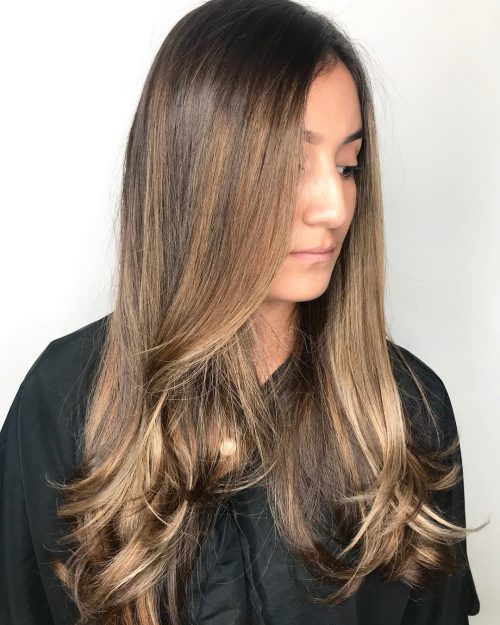 A balayage chocolate-brown pilus color features dimensional highlights paw xx Most Popular Balayage Brown Hair Colors Right Now