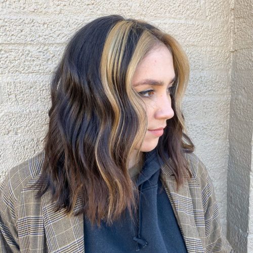 Face-Framing Chunky Caramel Highlights