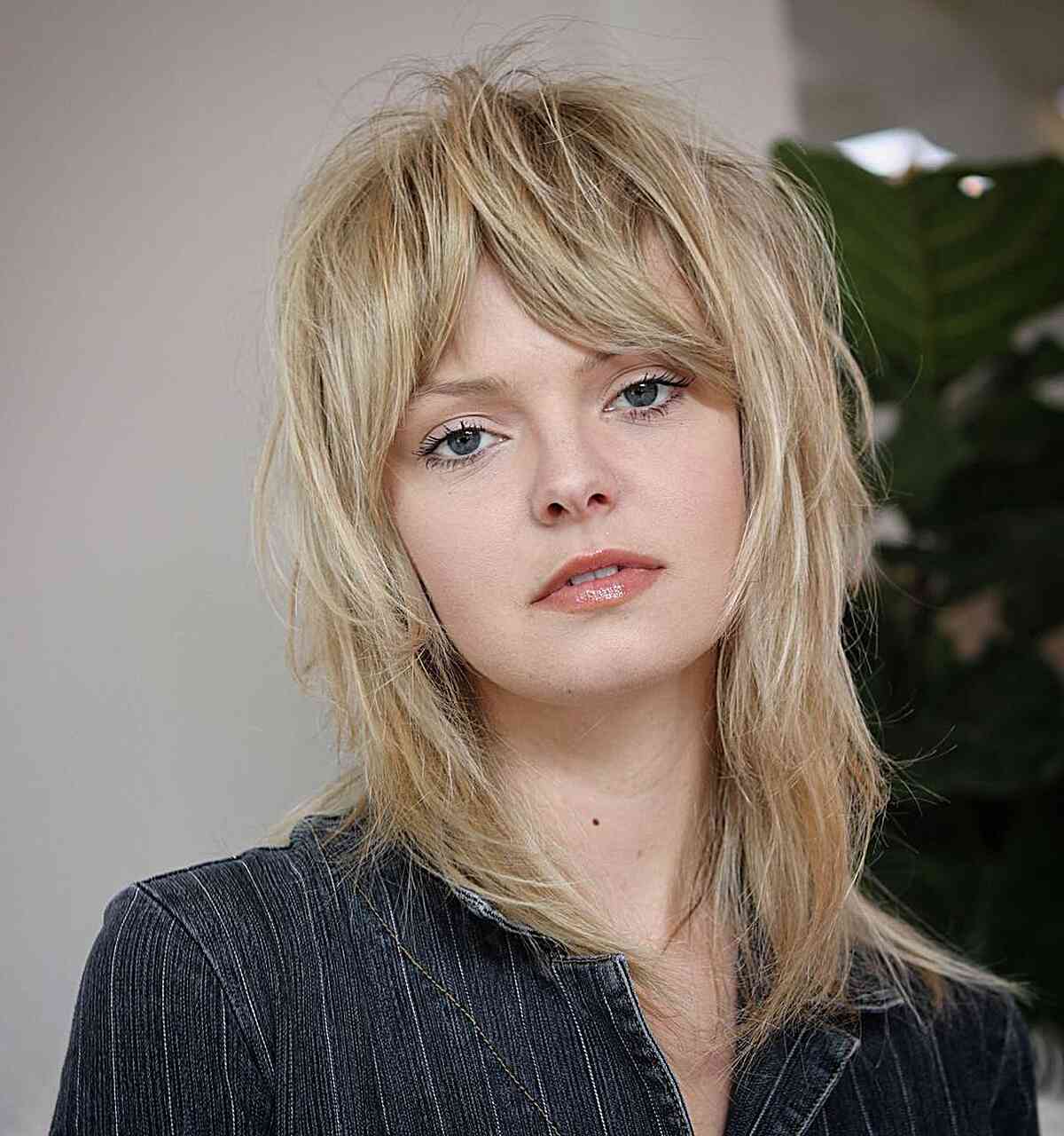 Collarbone-Length Straight Shag Cut with Rooted Blonde