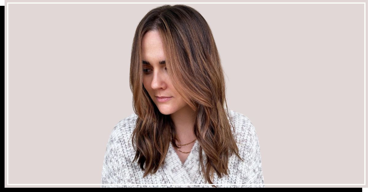 Color-treated hair in a natural tone and medium density