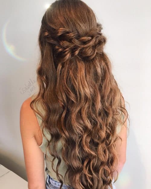 A quinceanera hairstyle is whatever hairdo worn on a daughter xv Stunning Quinceanera Hairstyles to Consider