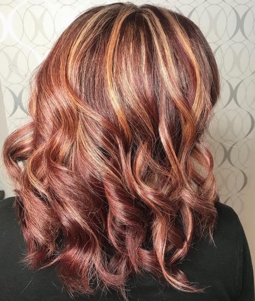 Dark pilus amongst blonde highlights is a pilus color combination that has lightened pieces or 21 Inspiring Examples of Dark Hair amongst Blonde Highlights