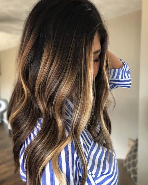 Dark pilus amongst blonde highlights is a pilus color combination that has lightened pieces or 21 Inspiring Examples of Dark Hair amongst Blonde Highlights