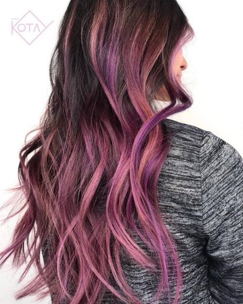 Dark pilus amongst blonde highlights is a pilus color combination that has lightened pieces or 21 Inspiring Examples of Dark Hair amongst Blonde Highlights