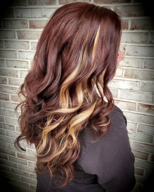 Dark pilus amongst blonde highlights is a pilus color combination that has lightened pieces or 21 Inspiring Examples of Dark Hair amongst Blonde Highlights