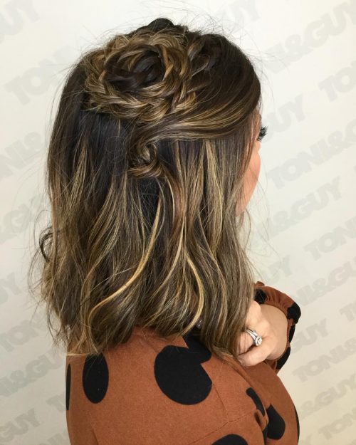 Dark pilus amongst blonde highlights is a pilus color combination that has lightened pieces or 21 Inspiring Examples of Dark Hair amongst Blonde Highlights