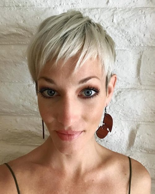 Few things complement a dandy haircut or a superb For Your Hair Bucket List: 46 Side-Swept Bangs