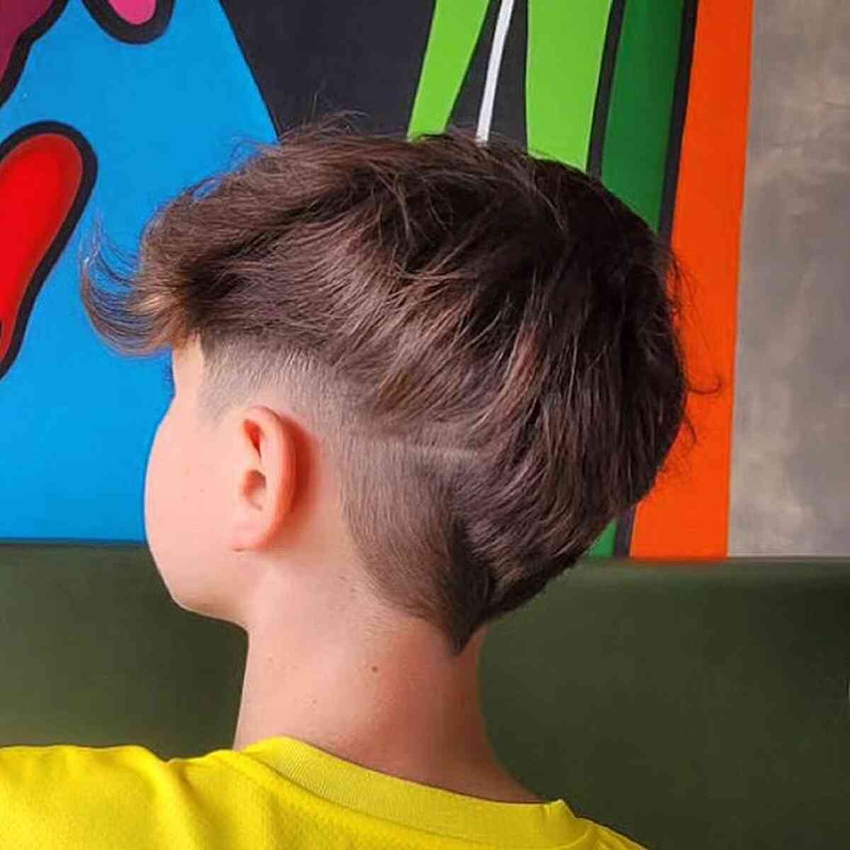 Disconnected V-Cut Undercut on Medium Hair for Young Gents
