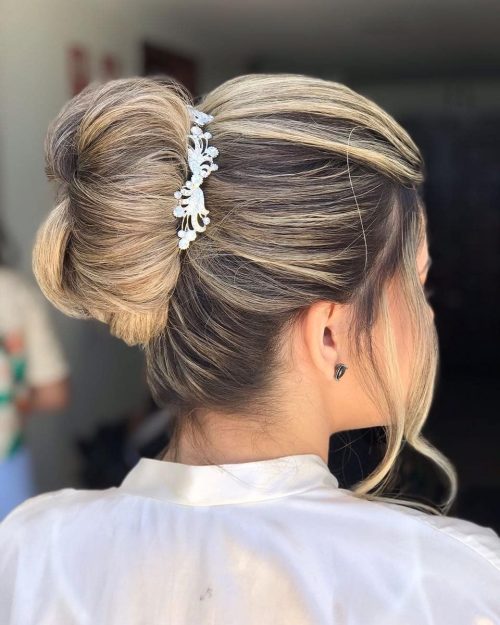 Looking for a novel agency to twist your pilus into shape 21 Super Quick in addition to Easy Updos Anyone Can Do