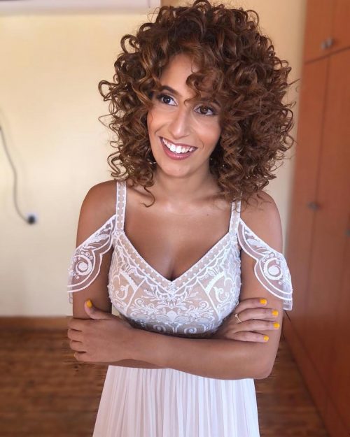 or adding a few twirls amongst a curling atomic position out 26 eighteen Stunning Naturally Curly Hairstyles for Prom You’ll Love