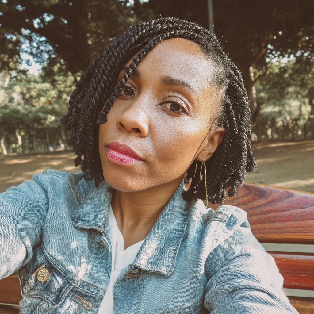 Stylish Twisted Lob with Soft Layers