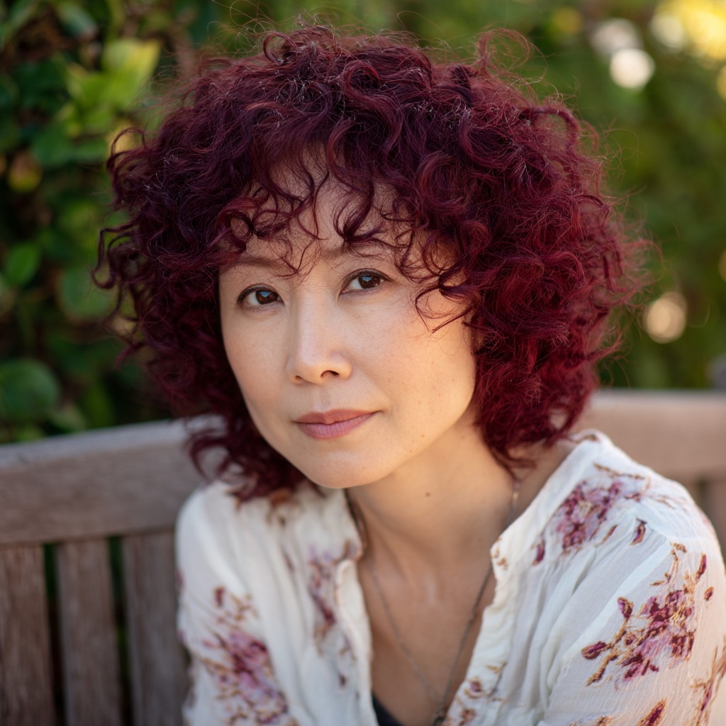 Chic Curly Red Hairstyle with Defined Curls