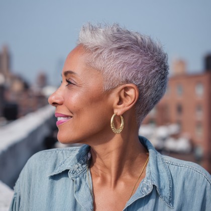 Chic Textured Silver Pixie Cut with Subtle Lavender Hues