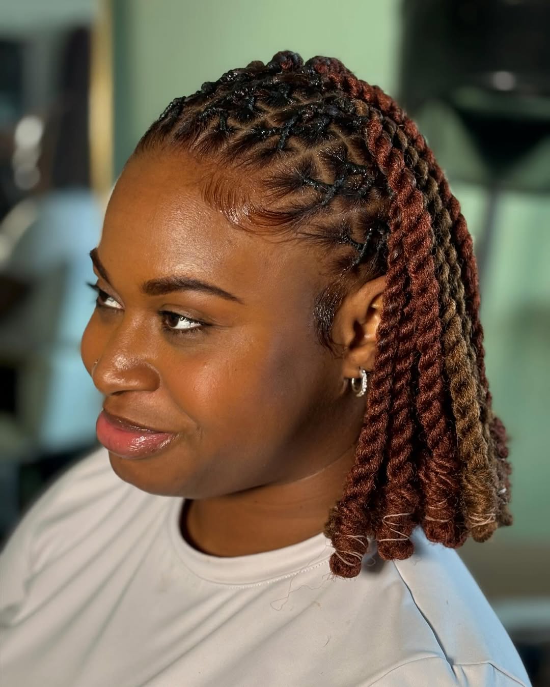 Chic Shoulder-Length Knotless Box Braids with Ombre Effect