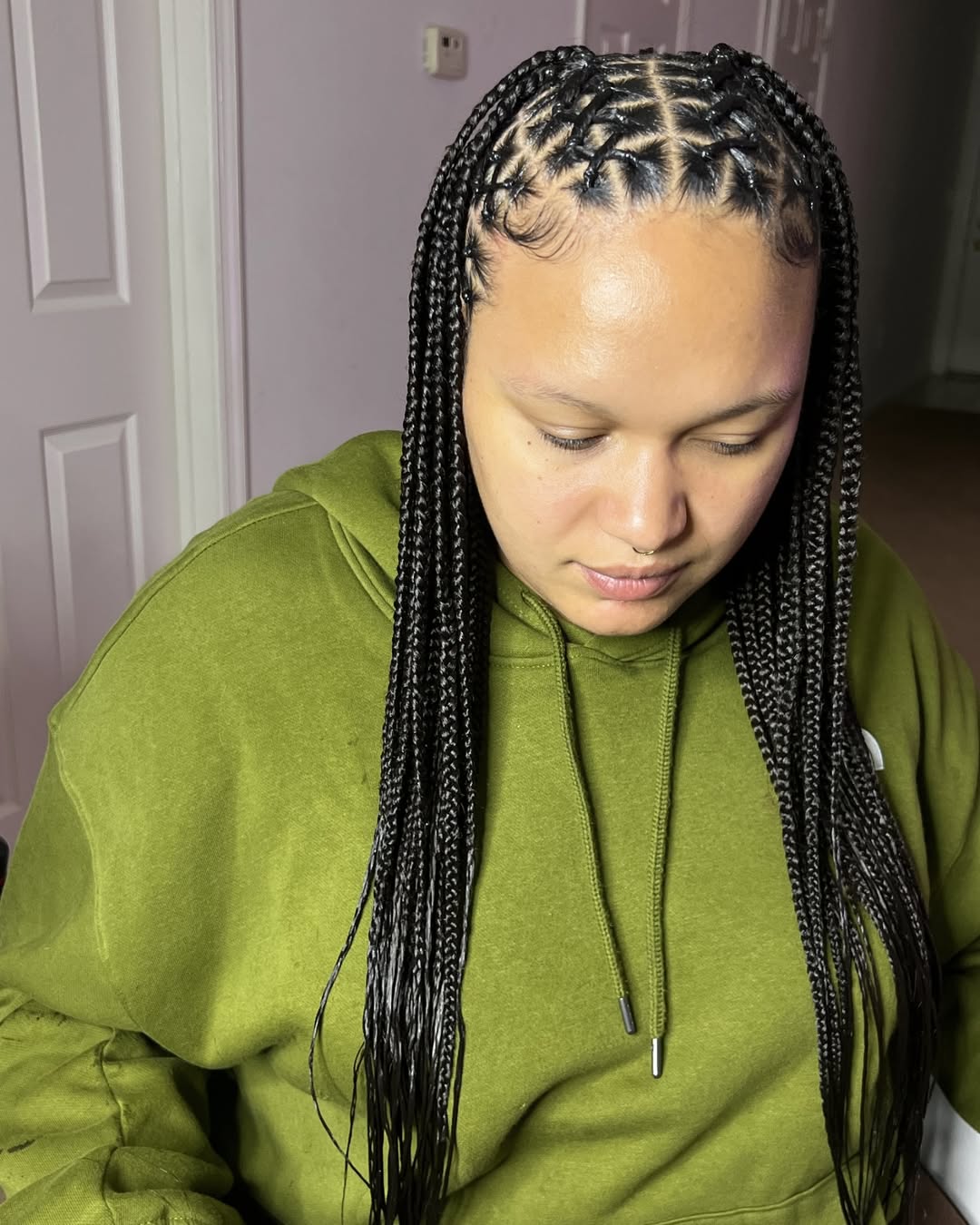 Trendy Mid-Length Knotless Box Braids with Defined Parting