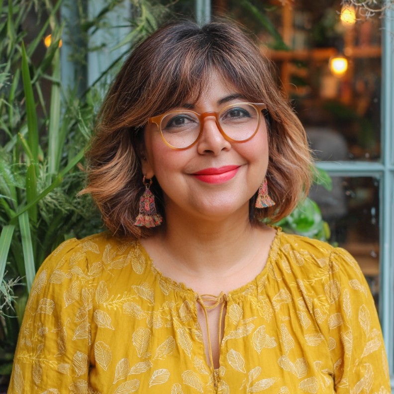 Chic Textured Mid-Length Cut with Soft Bangs