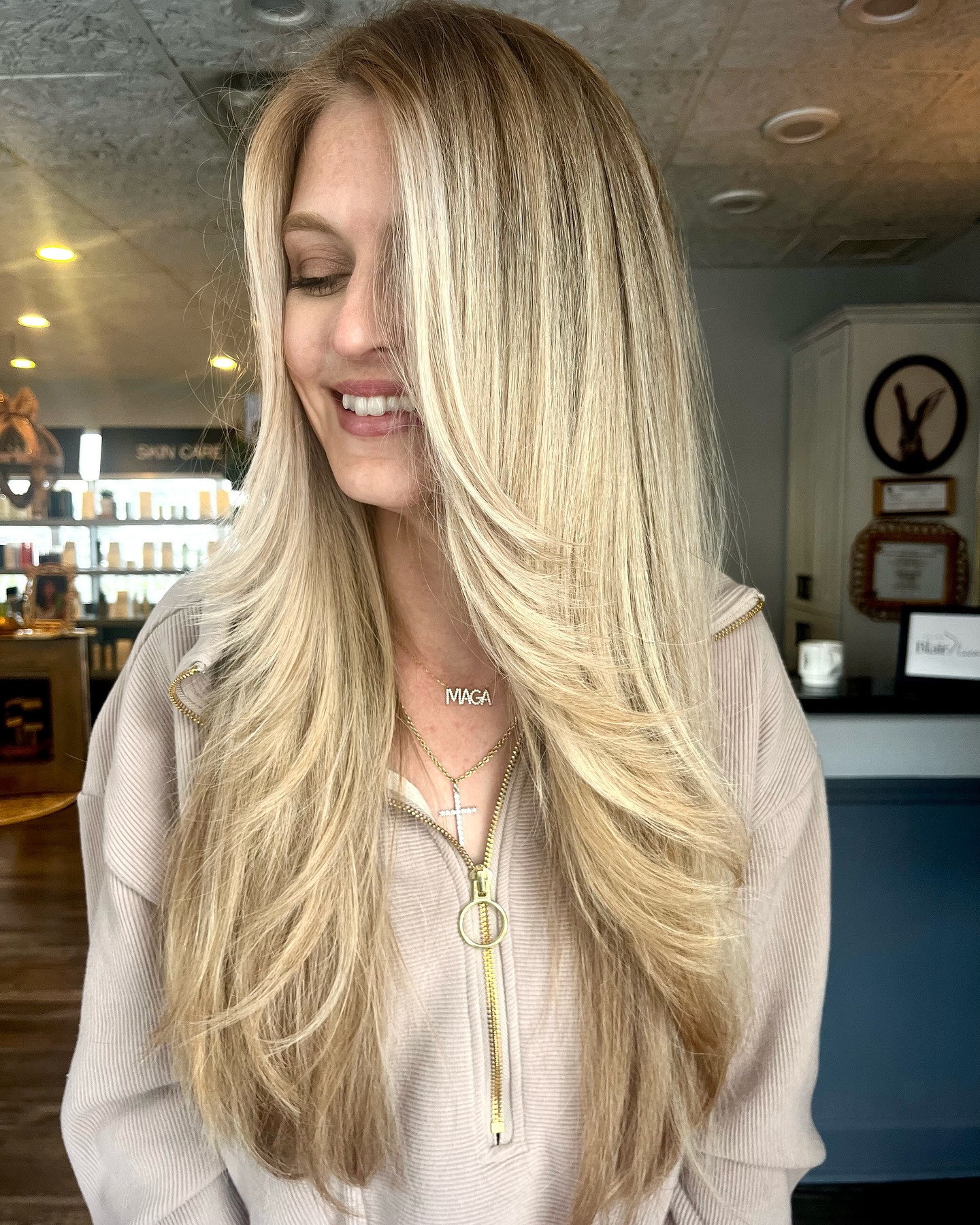 Radiant Feathered Layers with Sun-Kissed Highlights