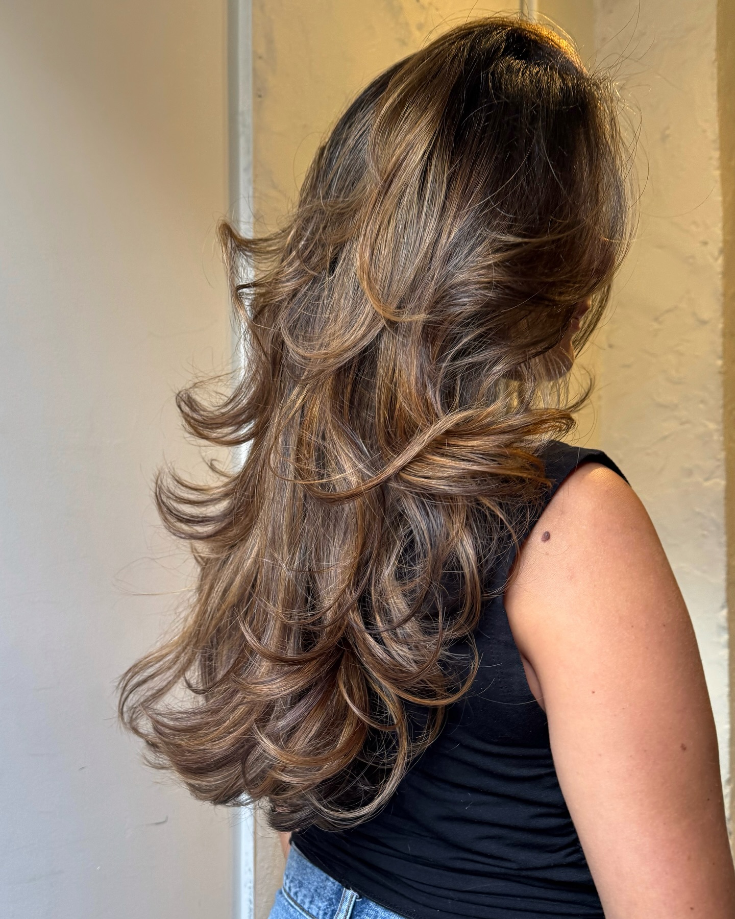 Textured Feathered Layers with Warm Chestnut Highlights