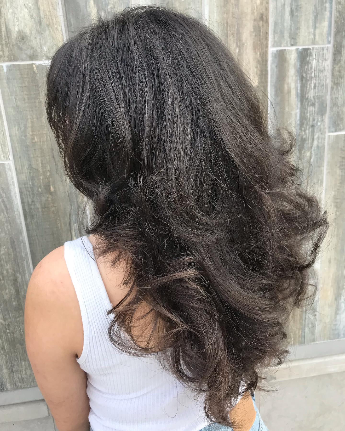 Voluminous Feathered Layers with Subtle Highlights