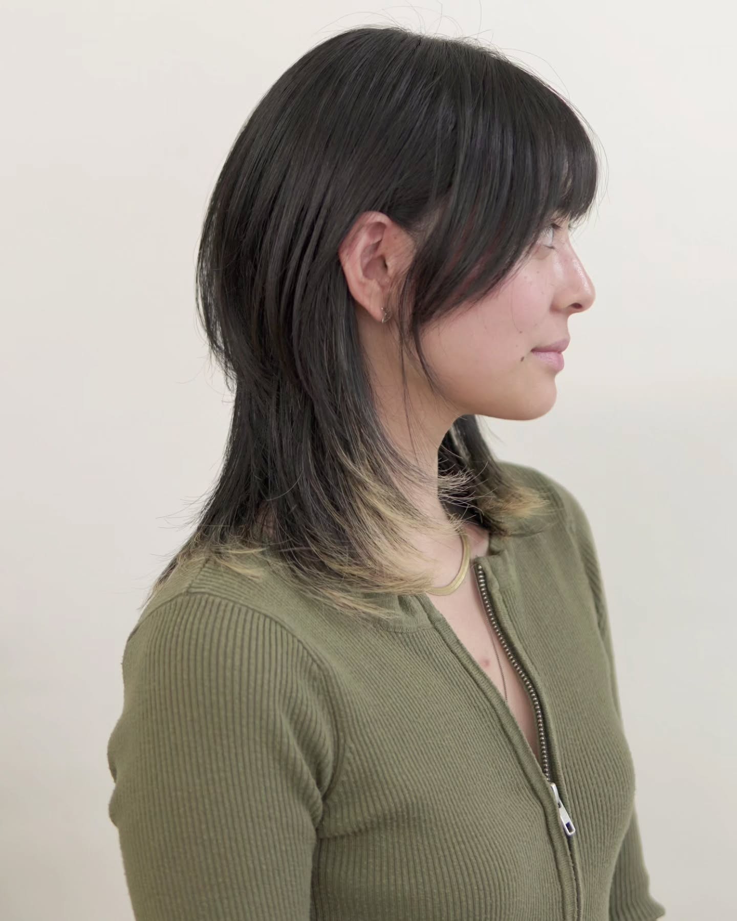 Textured Hush Cut with Subtle Ombre Highlights