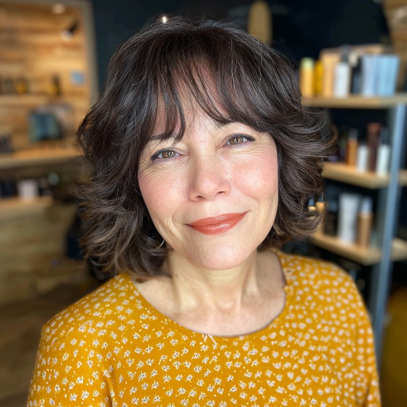 Chic Textured Feathered Cut with Soft Bangs